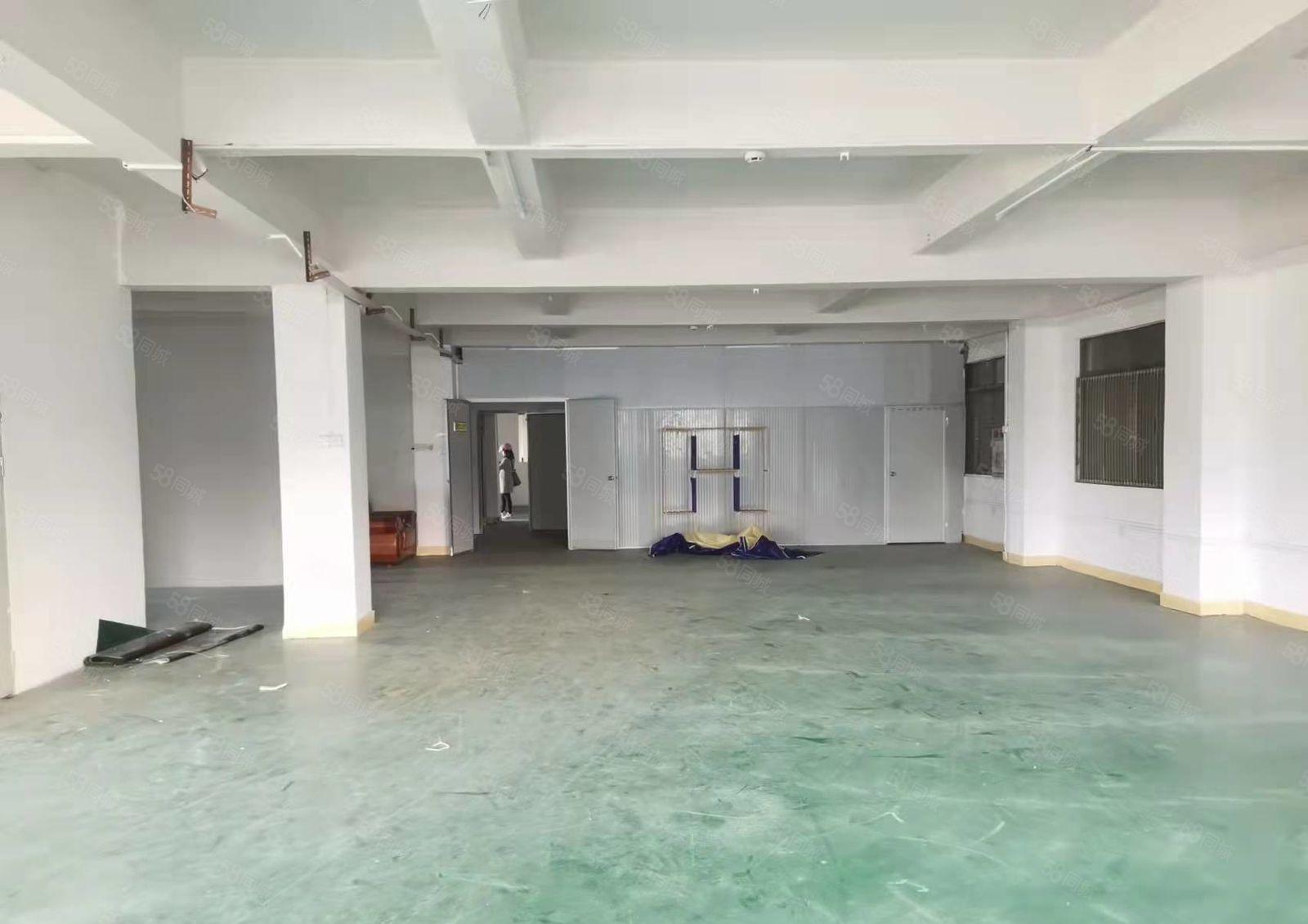 长安镇宵边，临近深圳新出一楼1100平，形象好，厂房出租