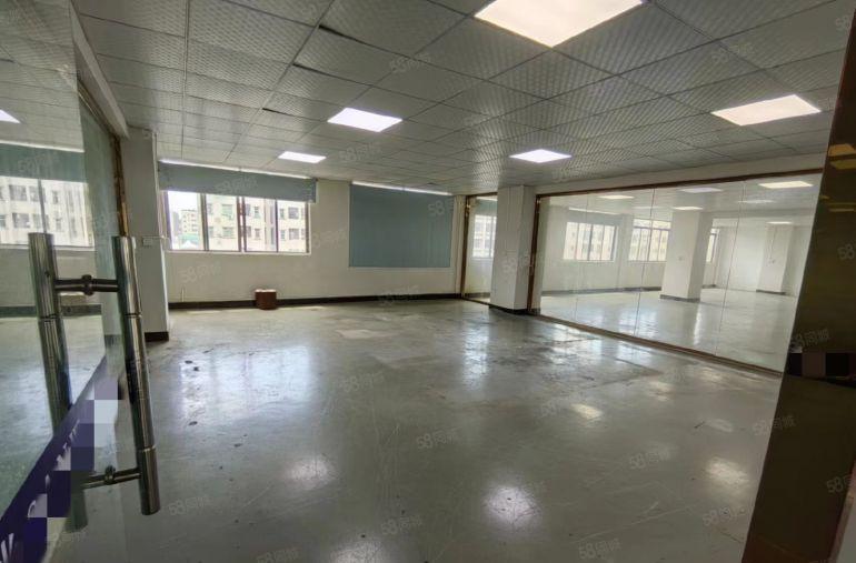 临近358省道 霄边空出原房东楼上500平低价厂房出租