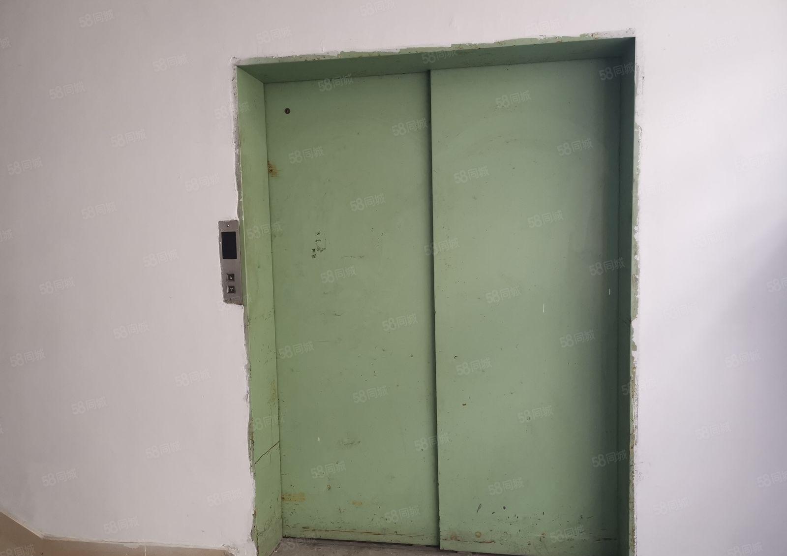 长安新出楼上700平方豪华装修厂房招租