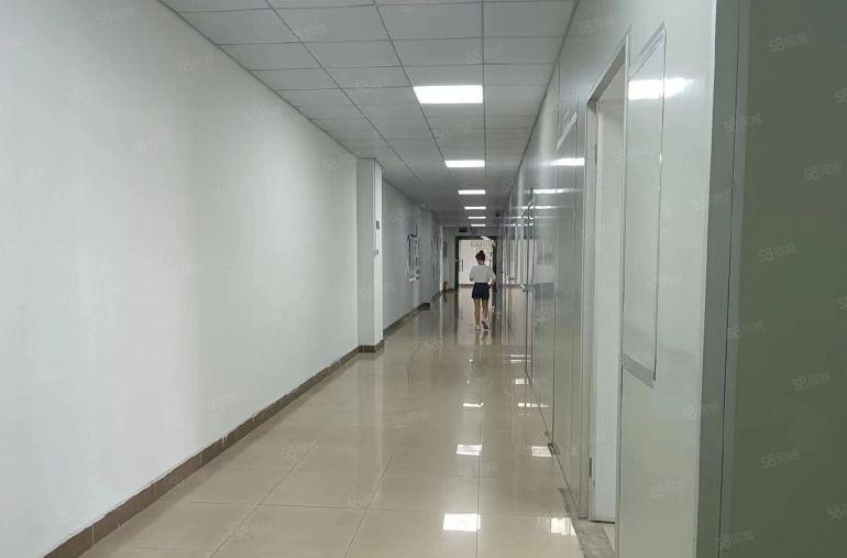 长安霄边空出三楼750平带现成精装修办公室