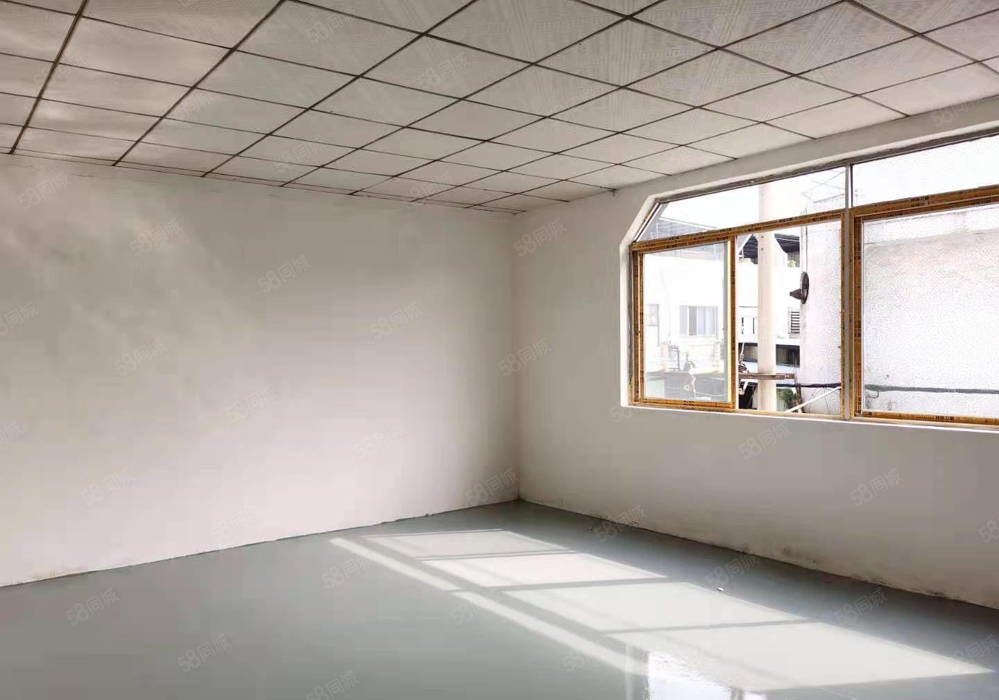 现成精装修厂房出租，新空出楼上1000平方水电齐全无需转让费