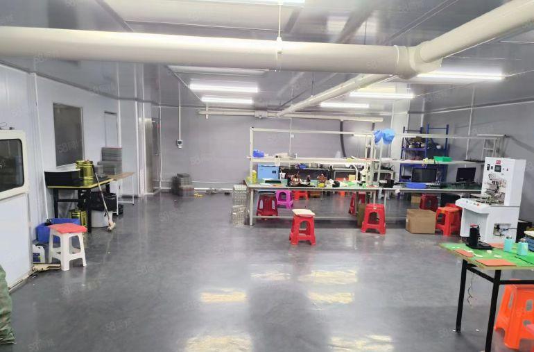 长安镇靠深圳楼上带精装修，水电齐全650平厂房低价出租