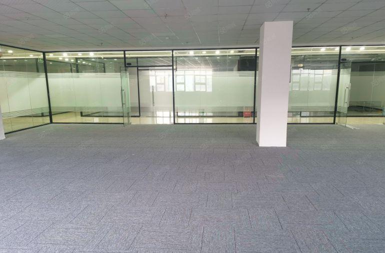 0.4元东莞长安厂房出租600平100平起租全新地坪漆