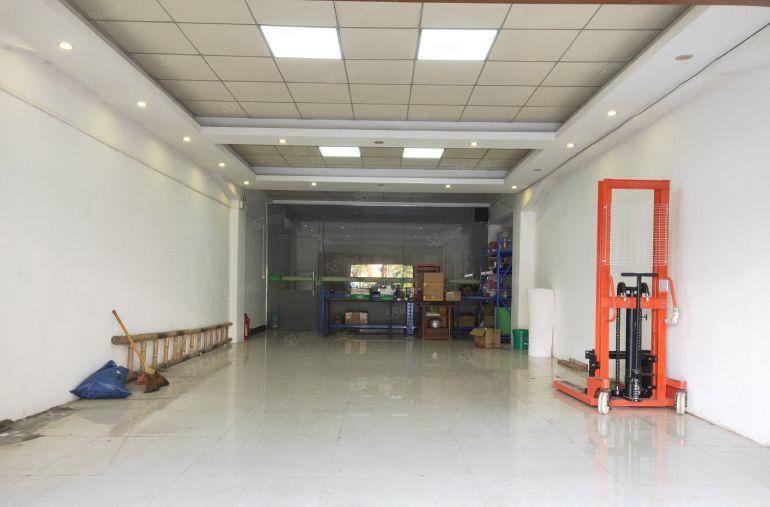 乌沙一楼180平方，水电齐全，可以直接。