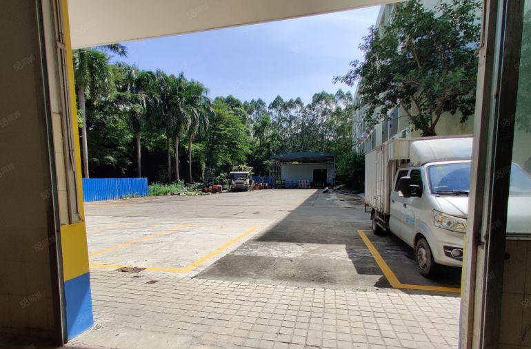 长安街口社区新出原房东厂房三层2000平方，门前空地超大