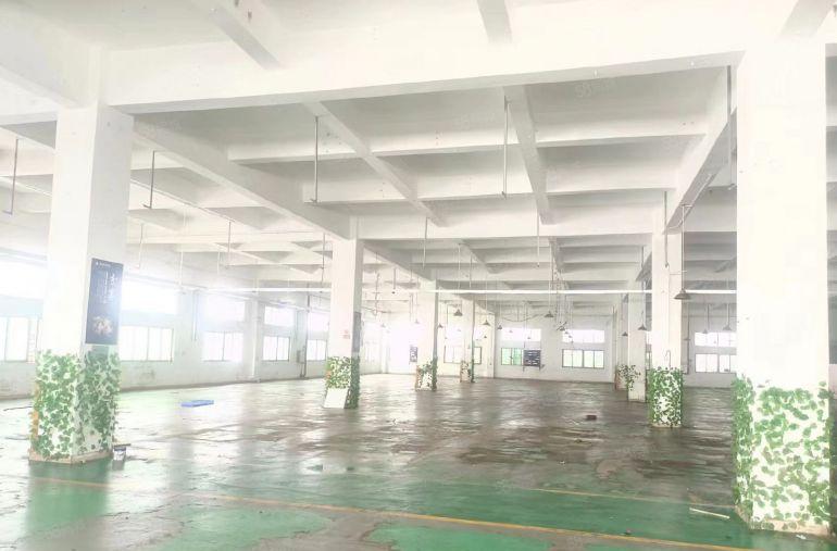 长安上沙标准厂房一楼高度6米，靠近沿江高速，交通便利