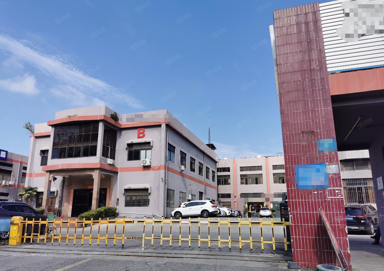 长安镇宵边，临近深圳新出一楼1100平，形象好，厂房出租