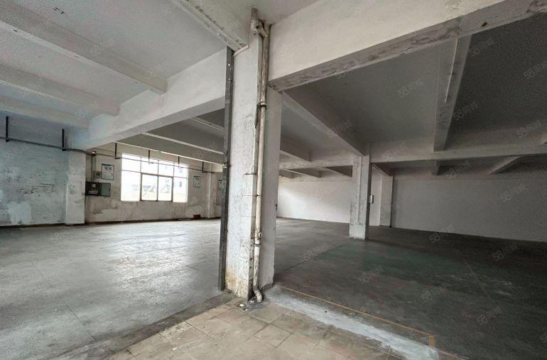 长安上角楼上650平厂房出租，水电到车间有现成办公室