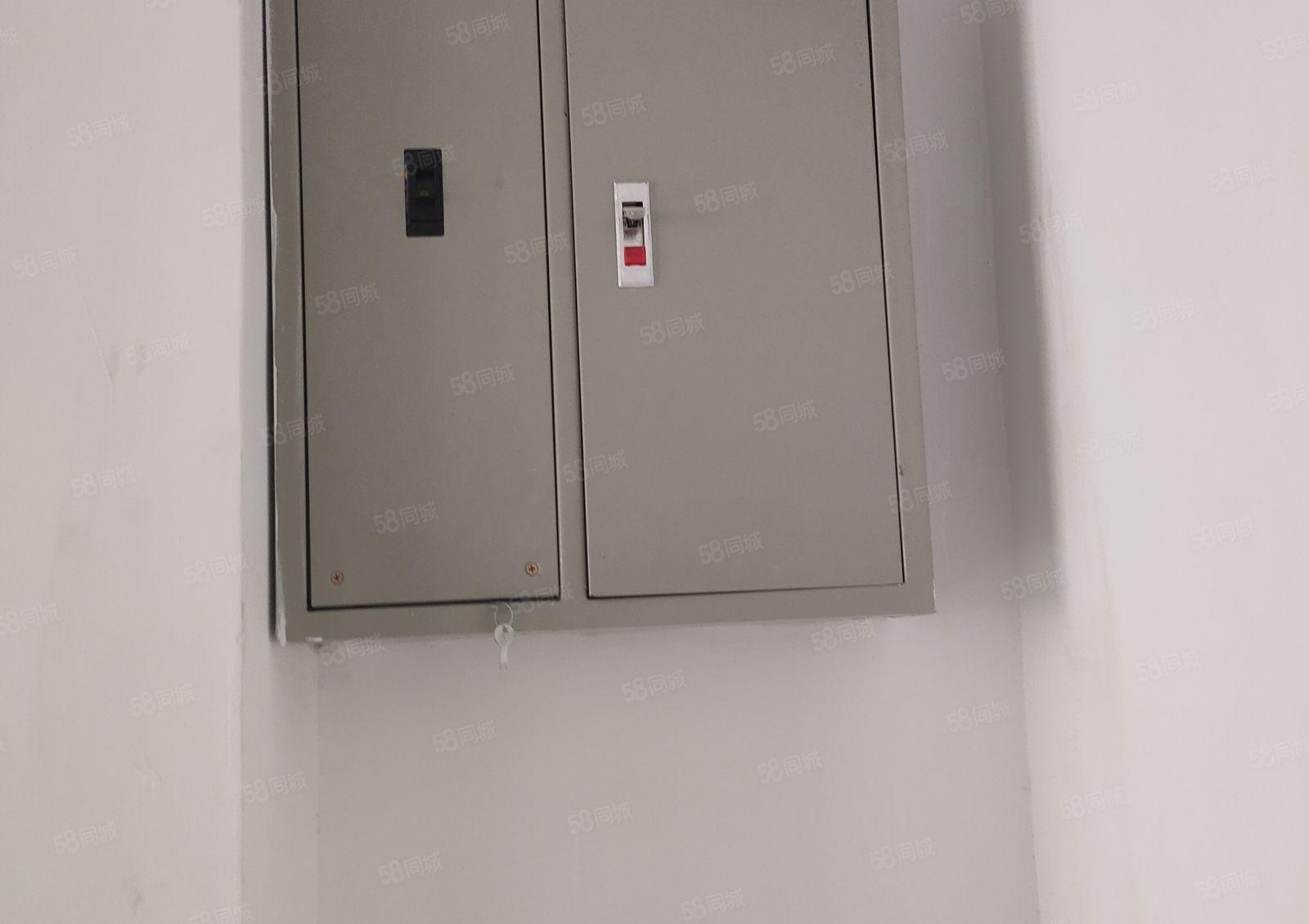 年底3楼厂房 底价出租  精装修 近沿江高速 入驻可生产