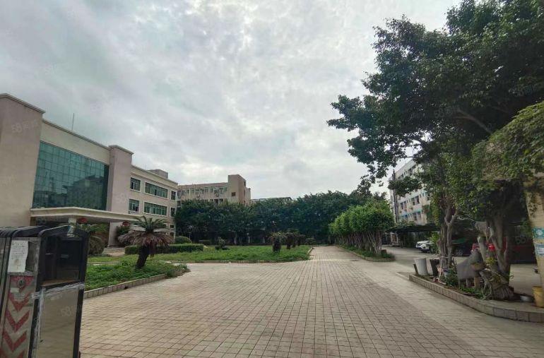 上角靠沿江高速，新出楼上1600平低价厂房出租 电子行业