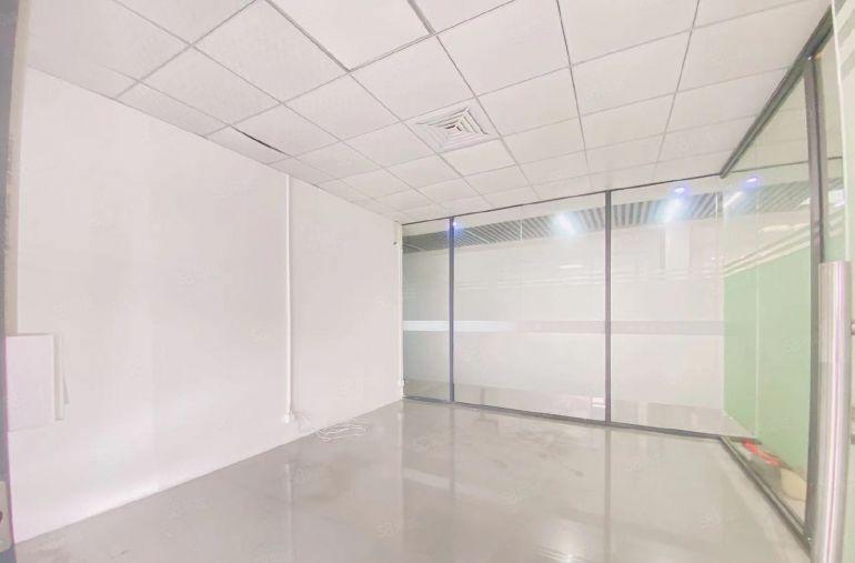 街口楼上250平3500元带办公室有货梯，可加工可办公可分租