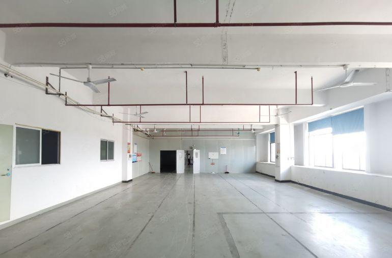 长安厂房出租，靠近万达广场，楼上精装修现成办公室900平方