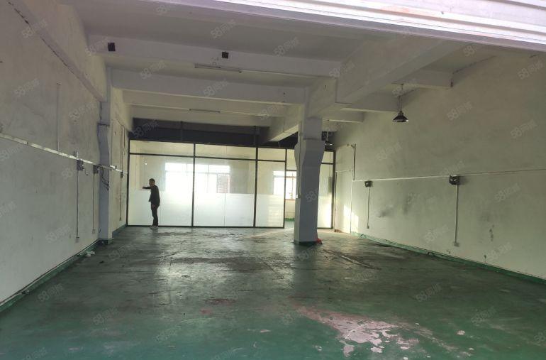 长安沙头时代广场附近一楼200平带水电办公室装修