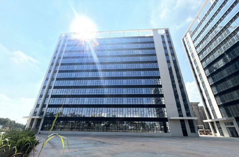 红本工业区标准厂房出租，每栋都可以隔独院