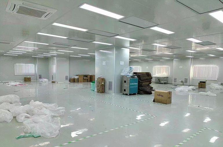 刚空出楼上带装修厂房1350平方，水电齐全