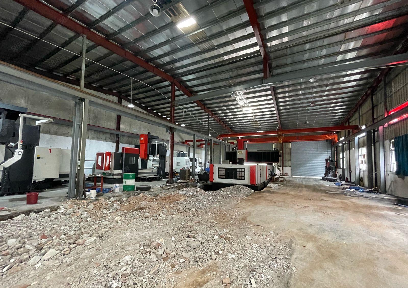 长安涌头工业园一楼现成行车900平主线到车间豪华装修厂房招租