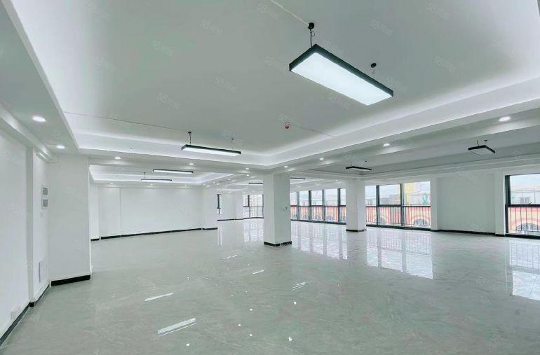 全新写字楼原房东，光线好，两台客梯，低价出租