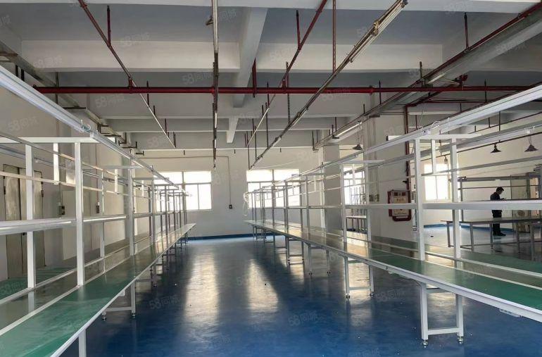 长安靠近深圳楼上750平厂房带装修办公室，全新地坪漆，可环评