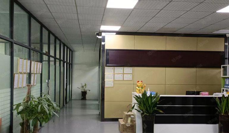 上角靠沿江高速，新出楼上1600平低价厂房出租 电子行业