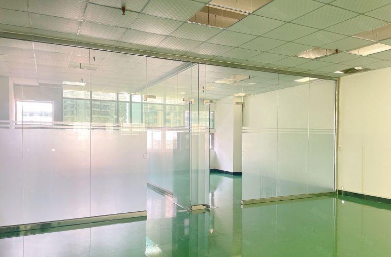 12元乌沙楼上800平，光线好，交通方便停车方便