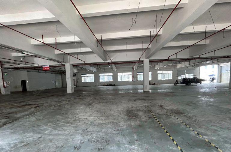 长安上角一楼1000平，靠近马路边交通便利，适合各种行业