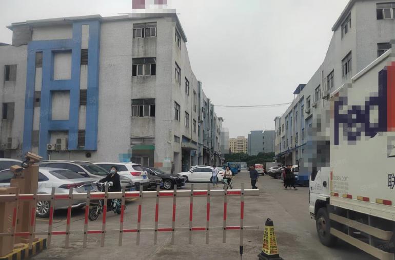 厦边靠近沿江高速附近，新出楼上豪华精修1000平低价厂房出租