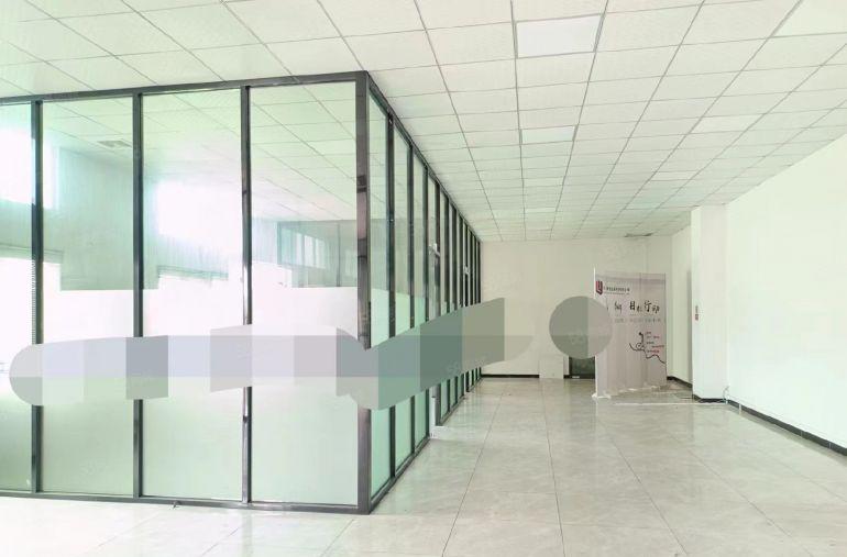 长安上沙标准厂房一楼高度6米，靠近沿江高速，交通便利