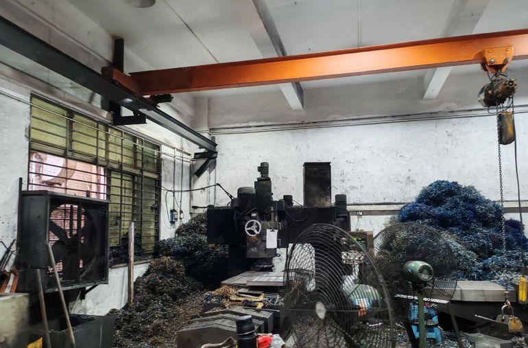 长安厦岗一楼550平，带行车，办公室装修水电齐全，