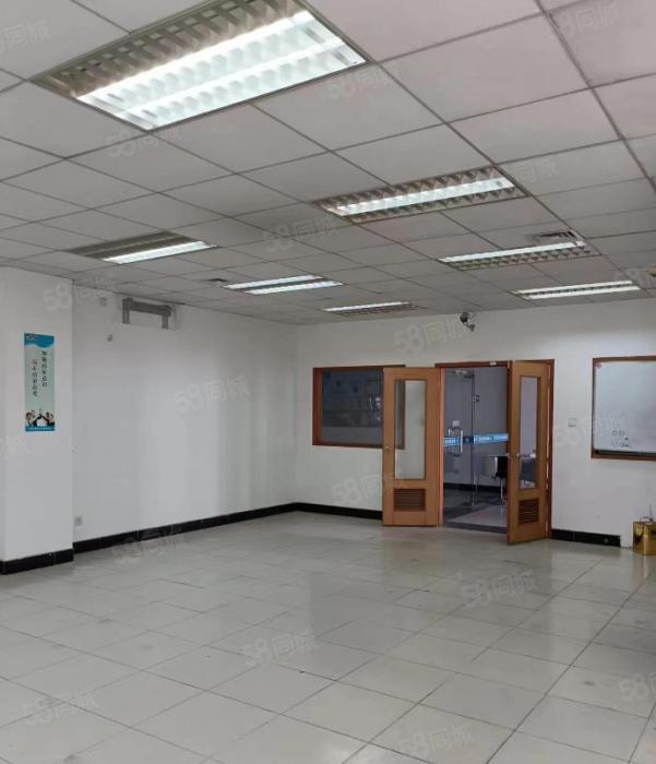 高速路口附近，有停车场三相电，交通方便