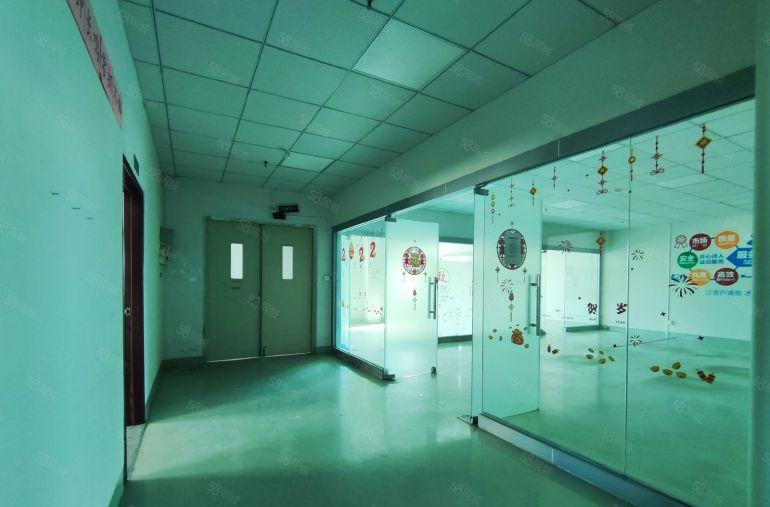 原房东独院三层厂房4000平出租，园区形象好空地大，水电齐全