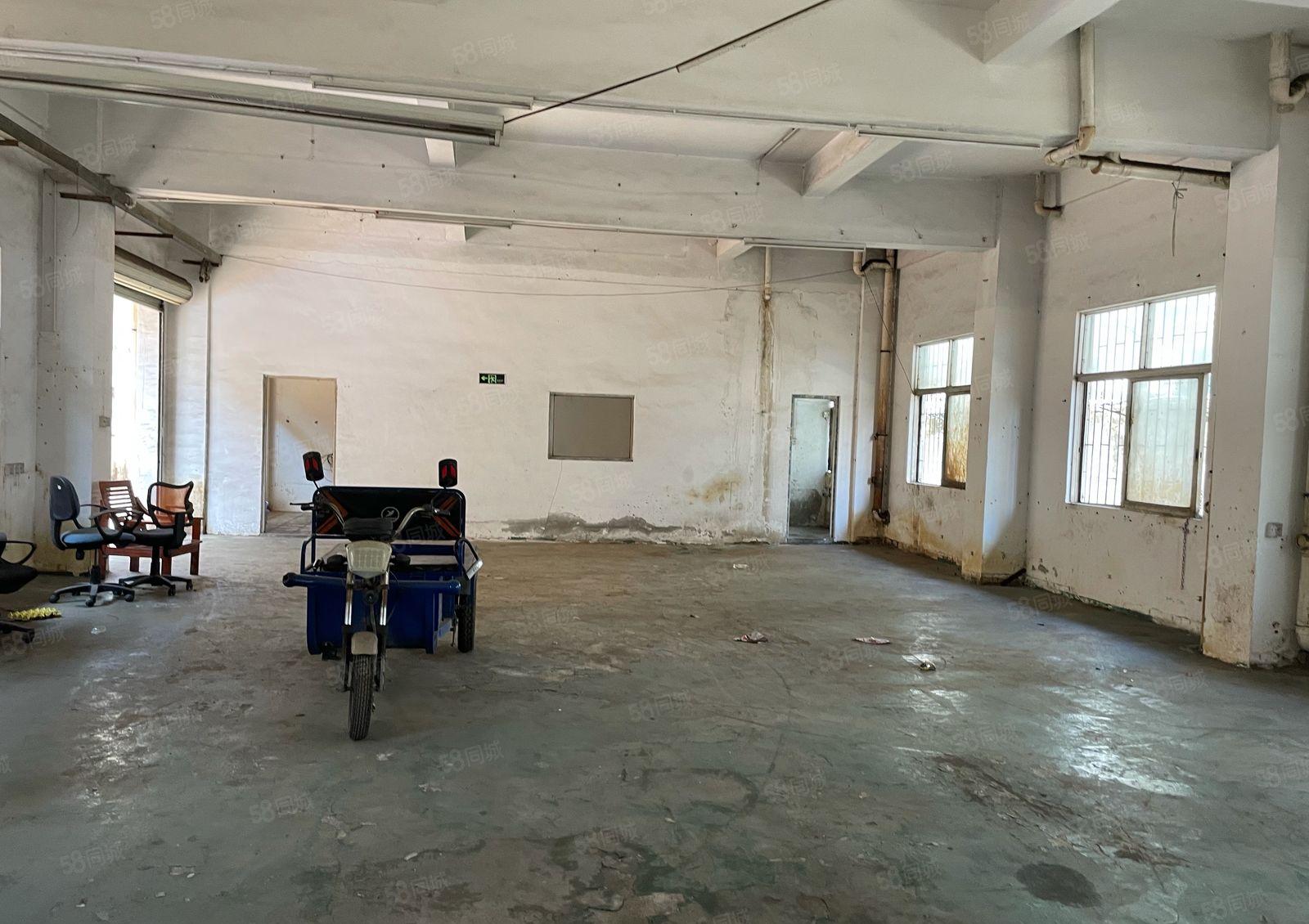 乌沙一楼200平有办公室3800元，水电齐全，主线到位