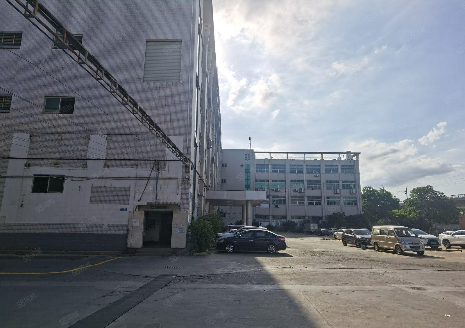 沿江高速旁，刚空出一楼厂房1500平方，水电齐全，实际面积