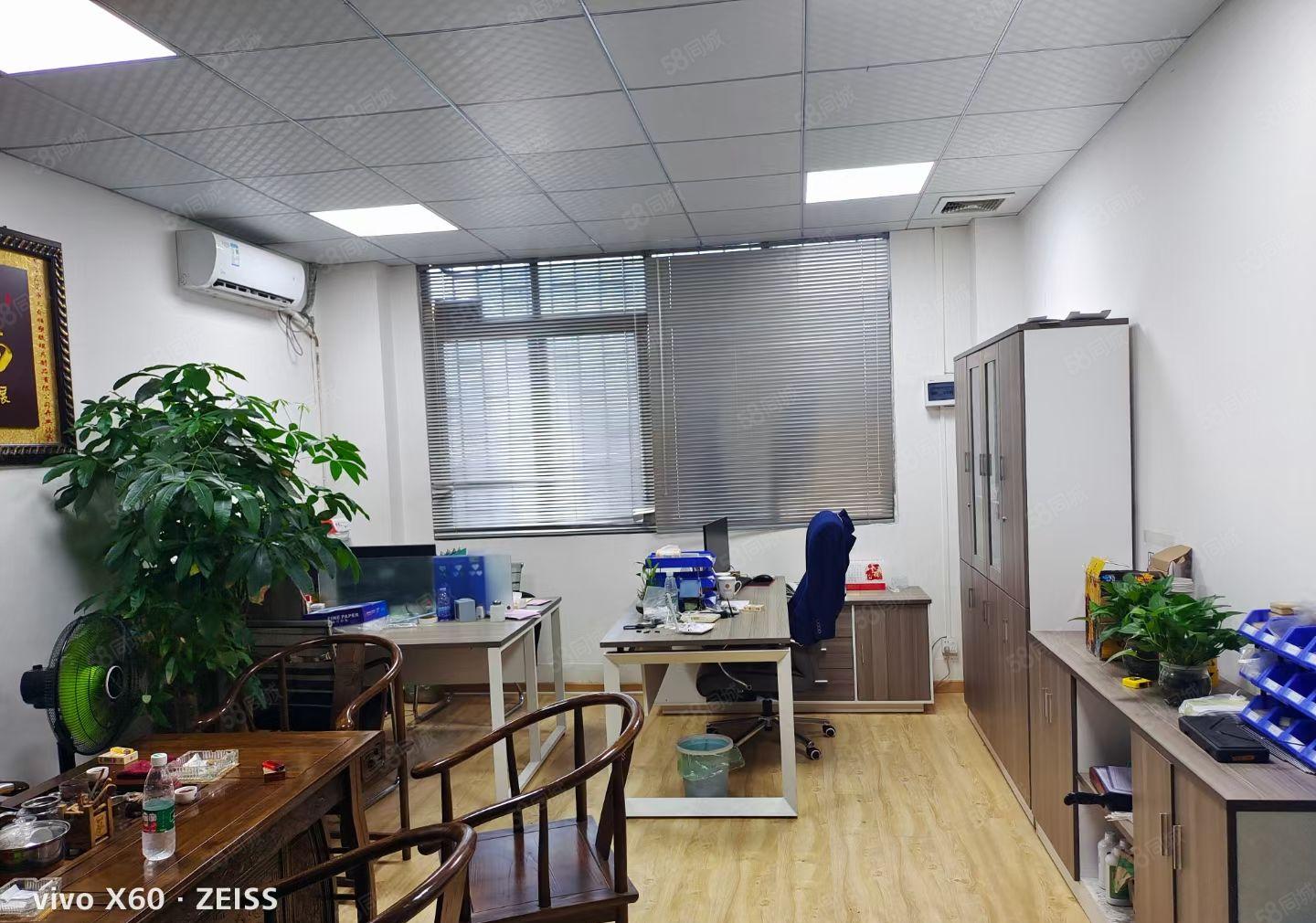 靓盘出租!长安厦岗新出楼上720平方，现成洁净车间，水电齐。