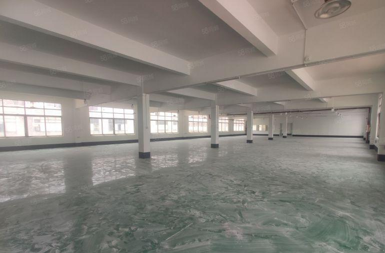 主干道边，交通便利，火车站旁，现成装修办公室