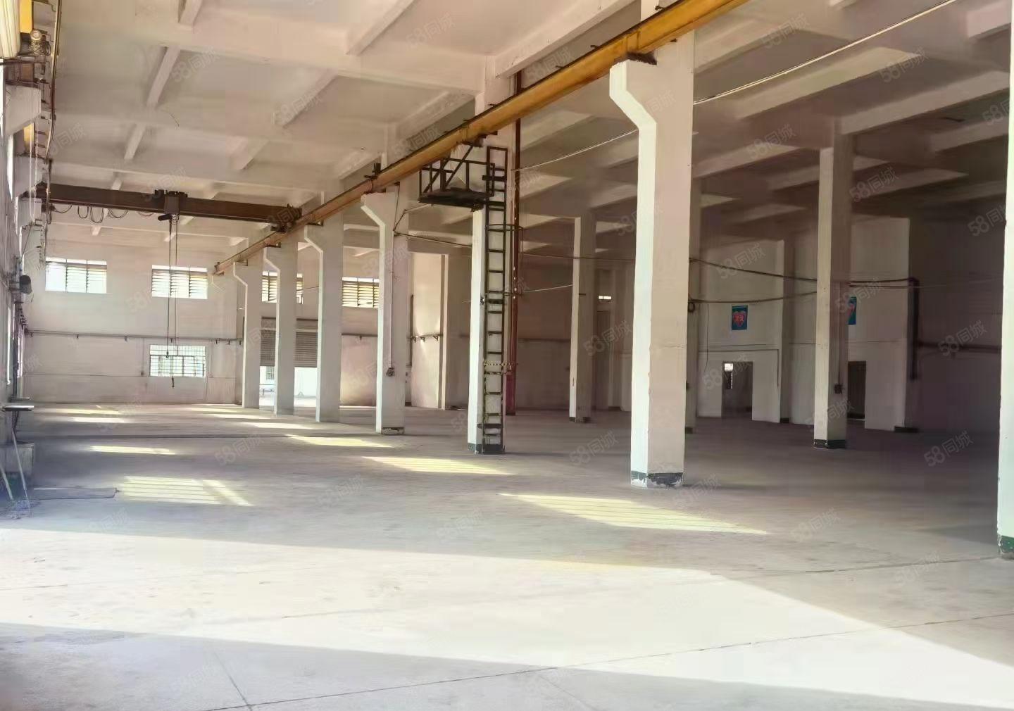 （一楼8米）两层7000平方出租，电400