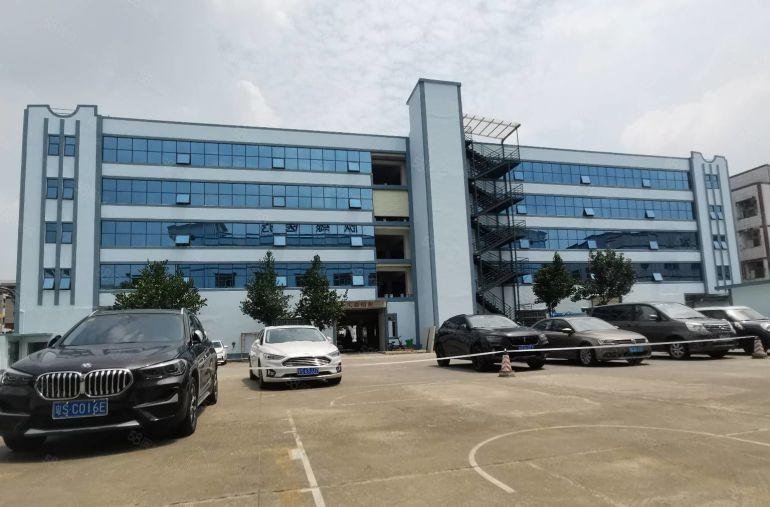 金美笋盘工业园2楼现成装修水电，价格优惠，领包入住！