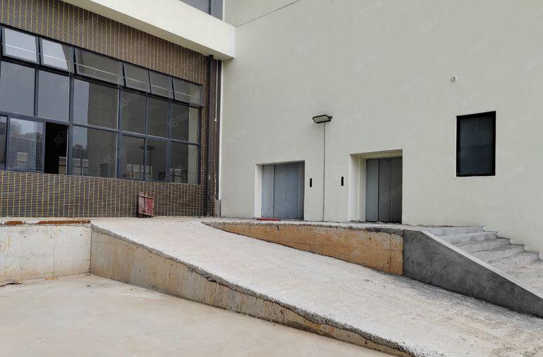 常平岗梓附近原房东厂房一楼9米有牛角消防手续齐全花园式厂房