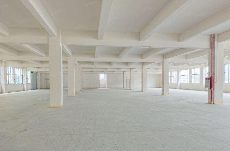 常平镇原房东标准二楼2100平方厂房出租，水电齐全，交通便利