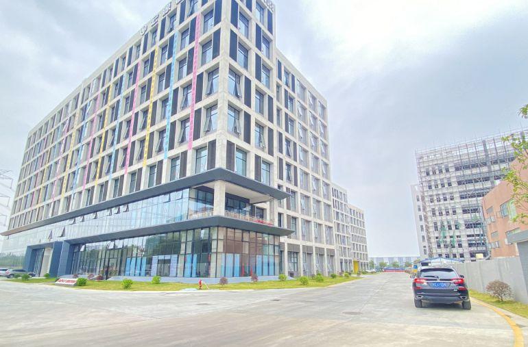 常平原房东全新20万高端产业园  带卸货平台 低价8元急租！