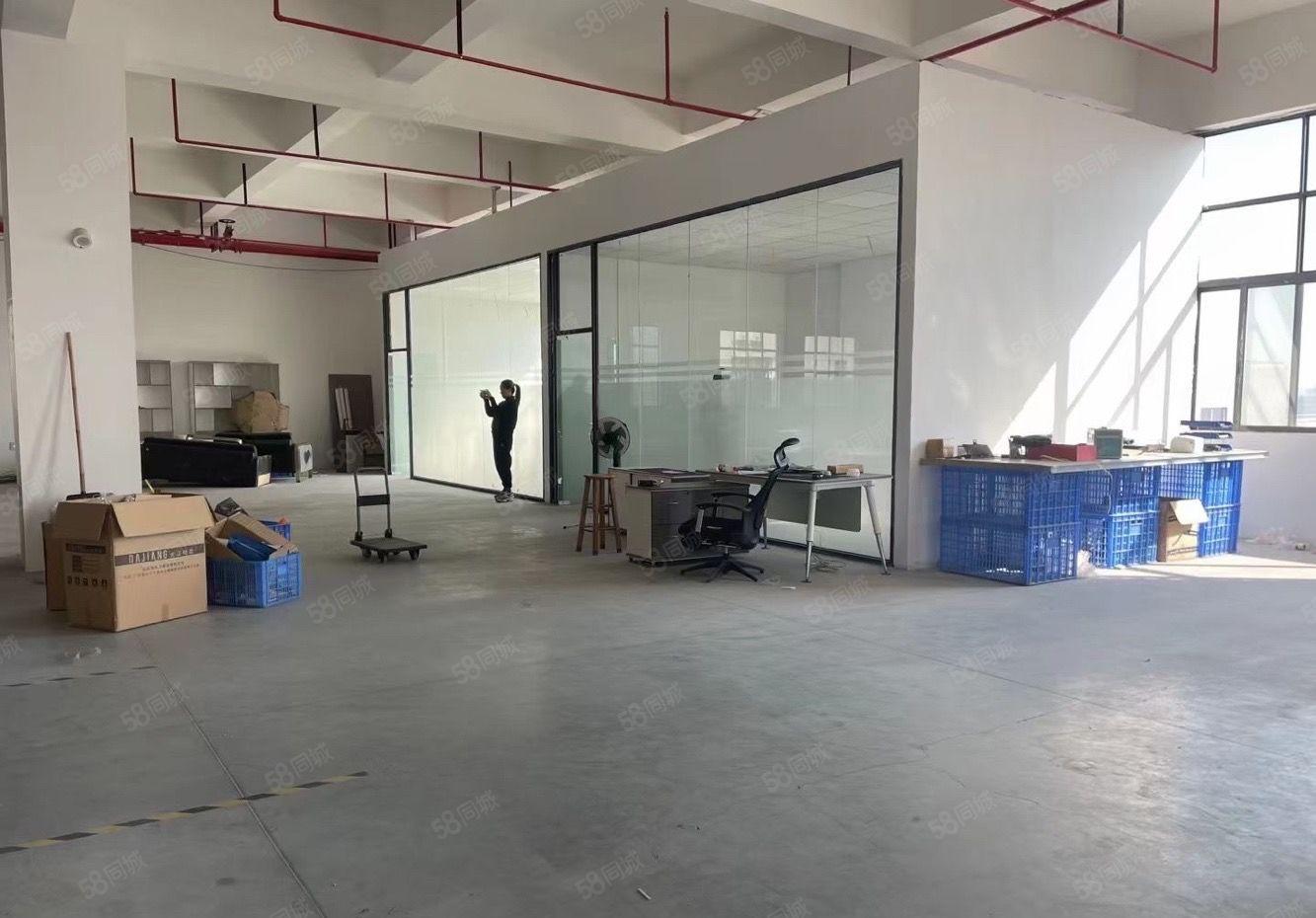 特种重工业厂房分租三楼5400平方水电线路齐全，工业集聚地