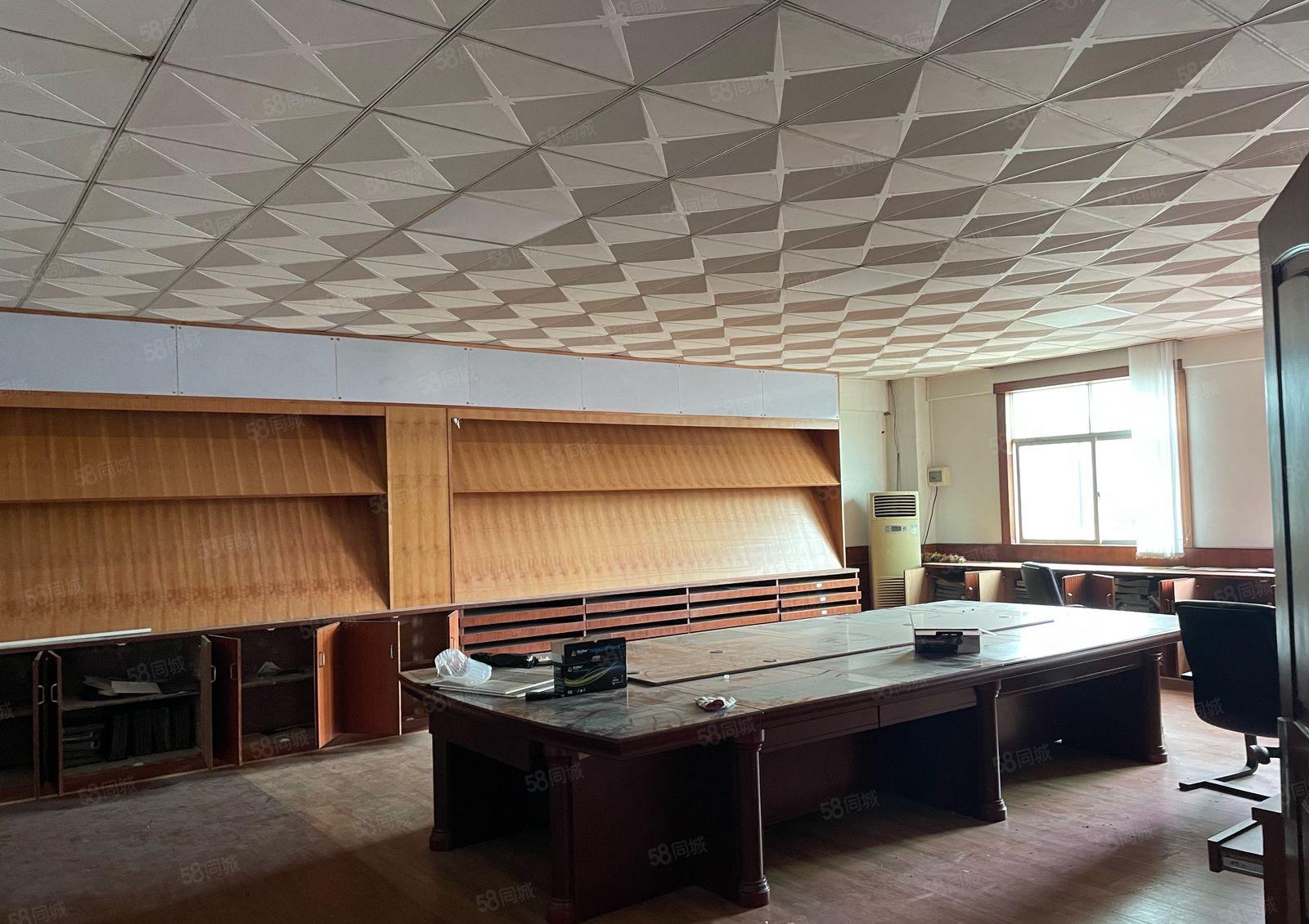 常平独园1至4层4200平钢钩1200平宿舍2300平招租