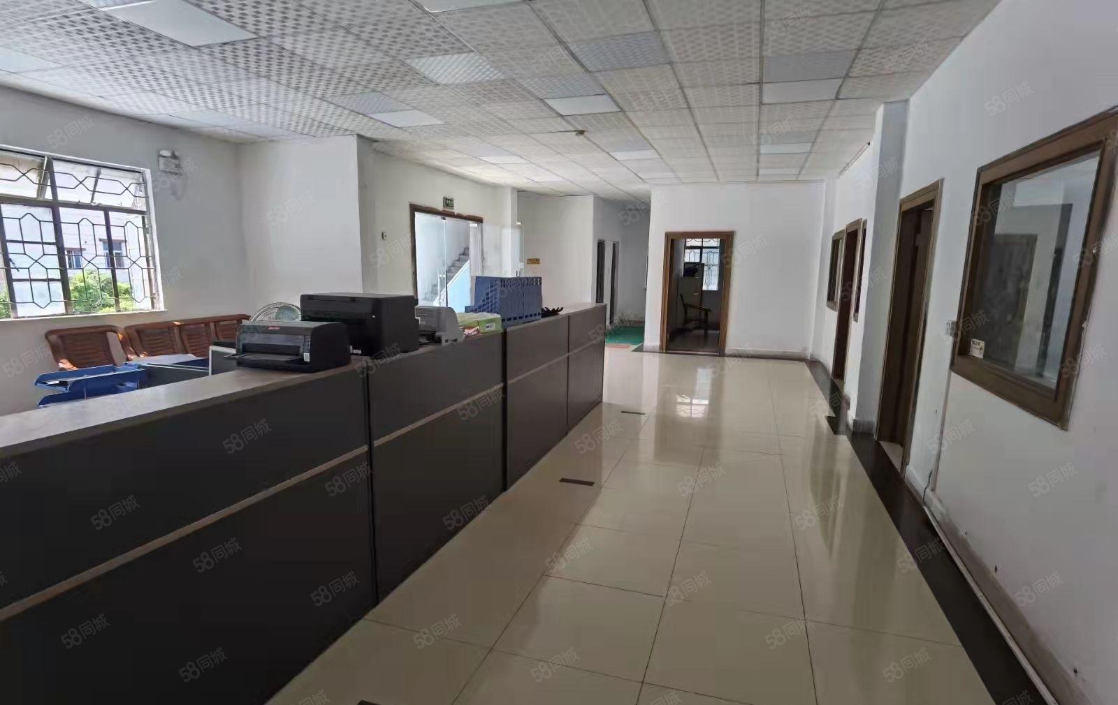 常平朗贝村3000平方独院厂房 ，租金10元 随时可以入驻