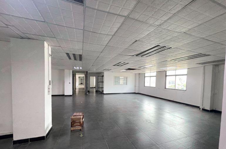 常平标准厂房4层单层面积1100平大小可以分租带装修