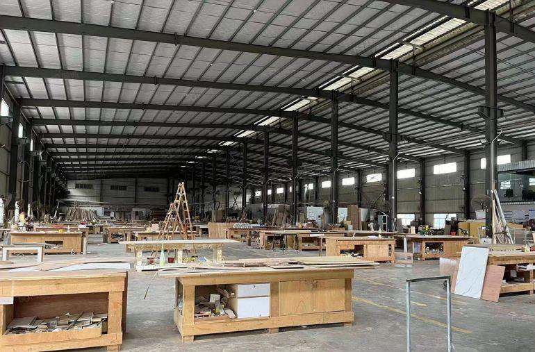 常平新出原房东钢结构厂房出租4000平带家具喷油环评