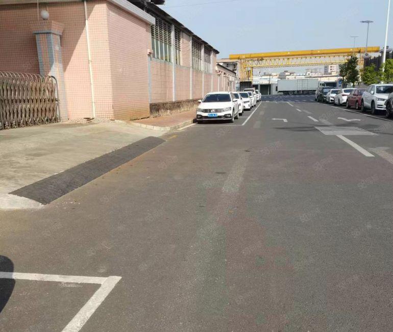 常平镇常黄路单一层1600平方带行车厂房招租