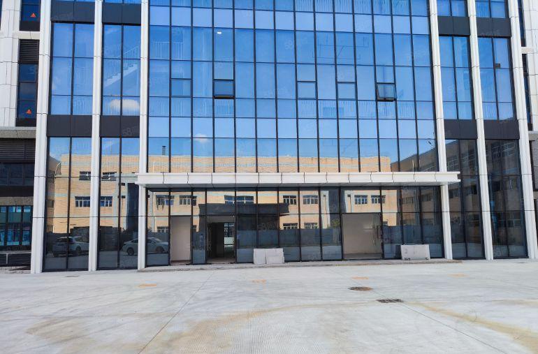 常平新出原房东长120米厂房，滴水7.5米带牛角，没有公摊