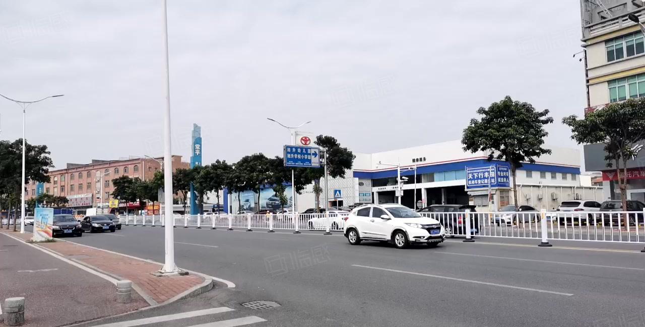 常平镇靠大朗新出标准厂房出租一楼7米高带牛角靠马路交通方便