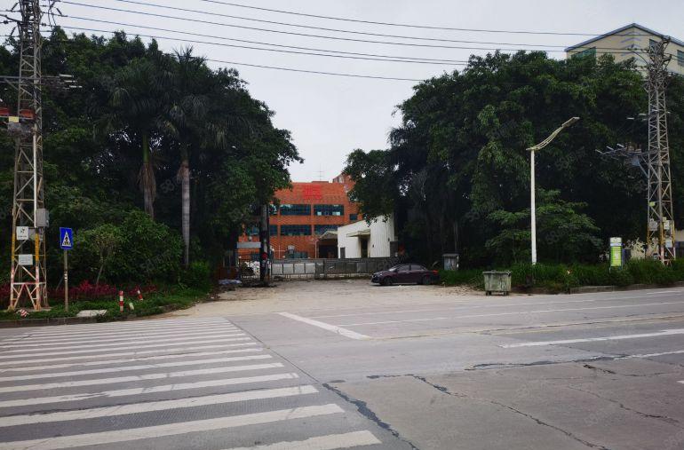 独门独院10000平方厂房空地3000平方高速路口二2公里