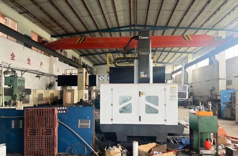 常平镇钢构单一层厂房出租。滴水8米，工业用地现成航车免费使用