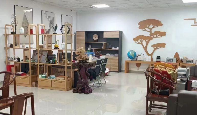 现成装修办公室电梯厂房3楼580平方出租